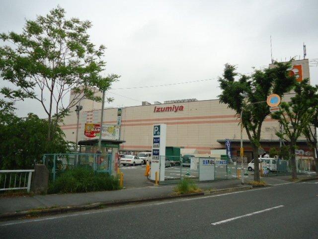 イズミヤ千里丘店：685m