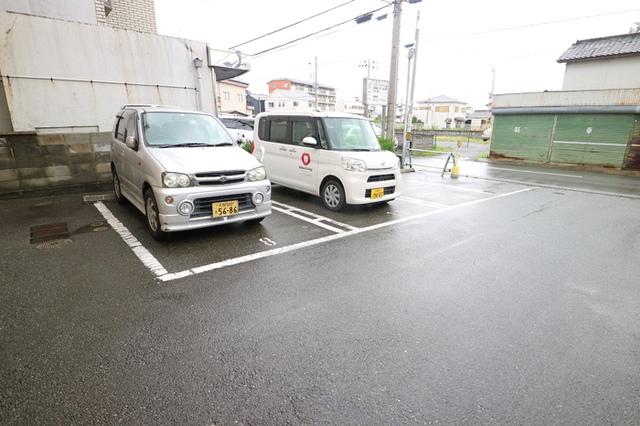 クレベール眞（201） 駐車場