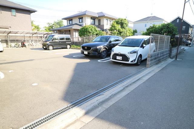 コージィコートWEST（101） 駐車場