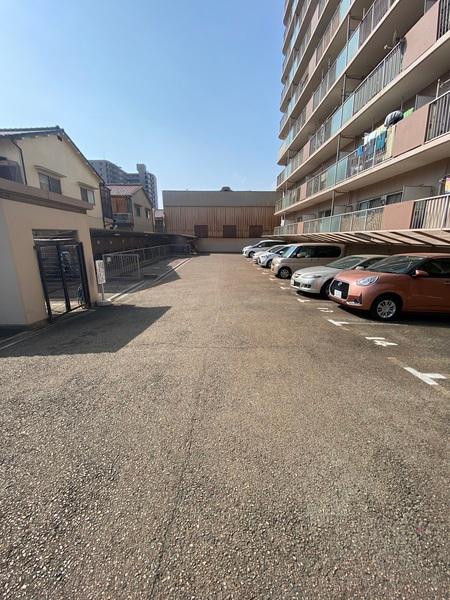 ネオコーポ高殿 駐車場