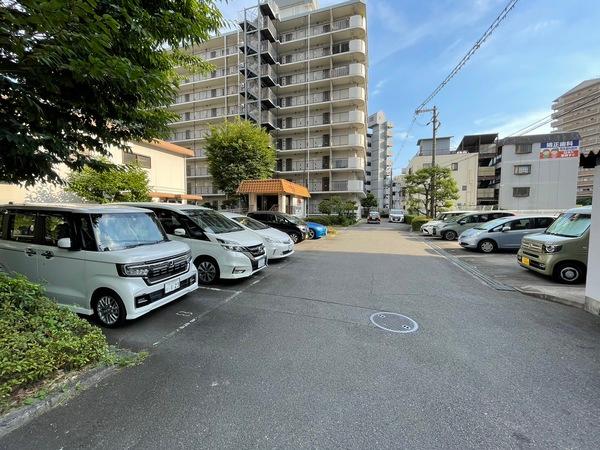 ネオコーポ鶴見緑地2番街 駐車場