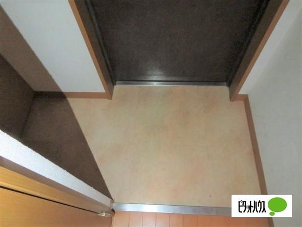 フナーセル 玄関