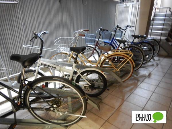 アヴェーレ金下Ⅱ 駐車場