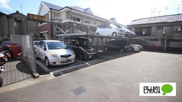 カサ・ブリジャンテ 駐車場