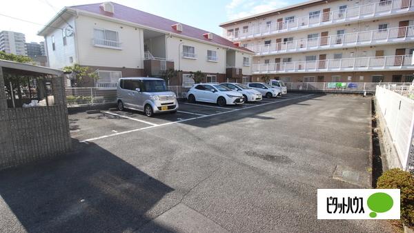 ガーデンハイツ小林1号 駐車場