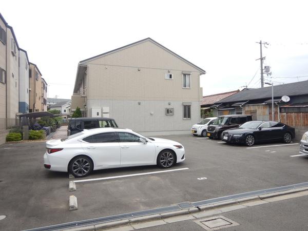 イロアス大日 駐車場