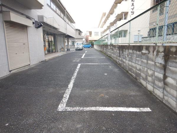 菊岡マンション 駐車場