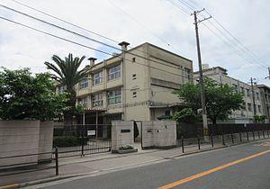 大阪市立旭東中学校：891m