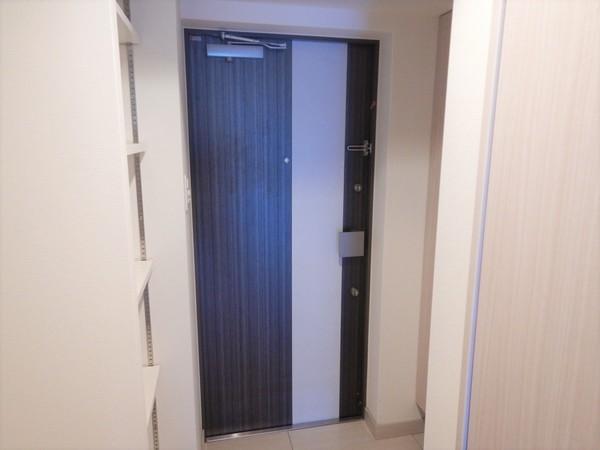 ラグゼナ門真 玄関