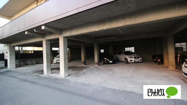 門真市幸福町マンション 駐車場