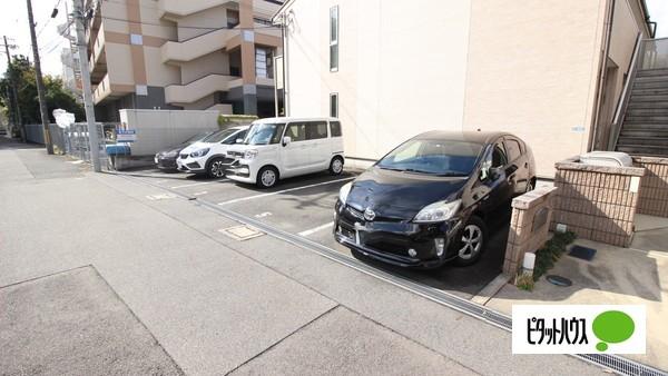 アムールＹＦ 駐車場
