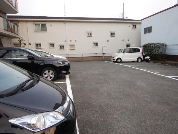 メゾンドエルＧＥ 駐車場