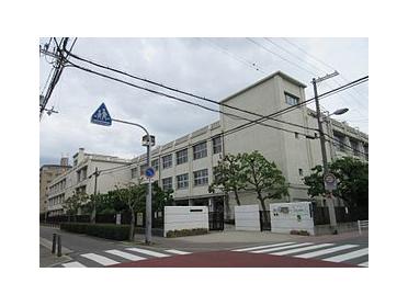 大阪市立新森小路小学校：61m