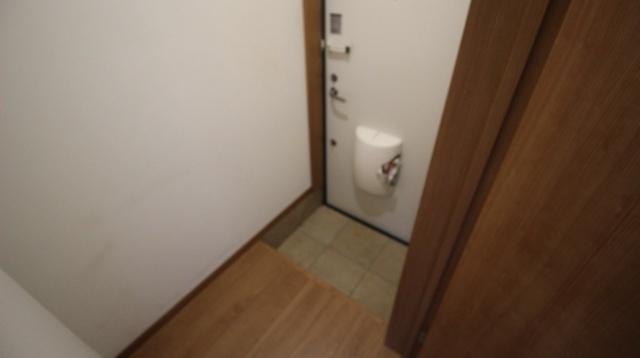 石原町アパート 玄関