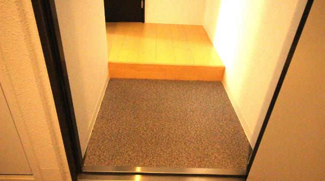 門真市月出町マンション 玄関