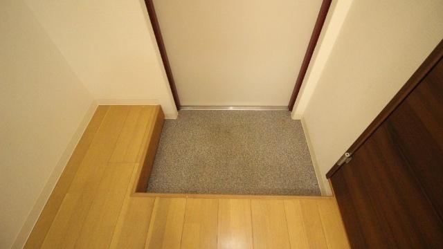 ラフィーネ新森 玄関