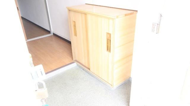 守口市八雲中町マンション 玄関