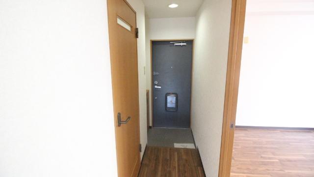 ジーオーシックス 玄関