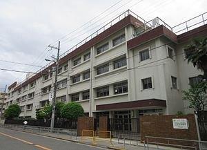 大阪市立清水小学校：162m