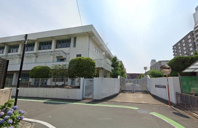 大阪府立芦間高校：891m