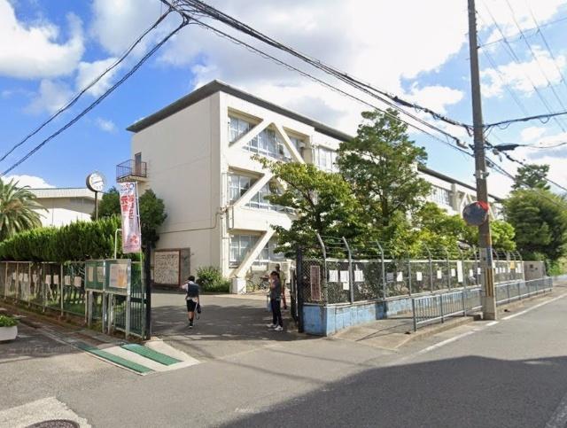 寝屋川市立神田小学校：535m