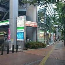 ファミリーマート古川橋駅前店：200m