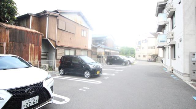 コウ　ラニカイ　エヴァ（105） 駐車場