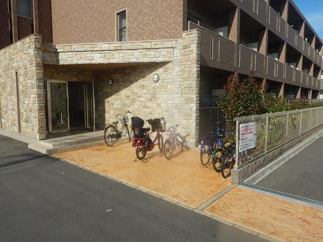 ヴェルセゾン公園前（302） エントランス
