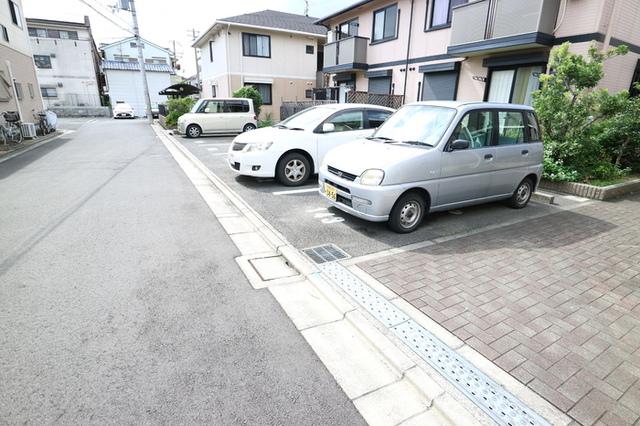 アゼリアパレス　ＥＡＳＴ（103） 駐車場
