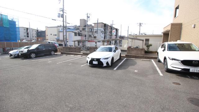 オーシャンコートＴ（108） 駐車場