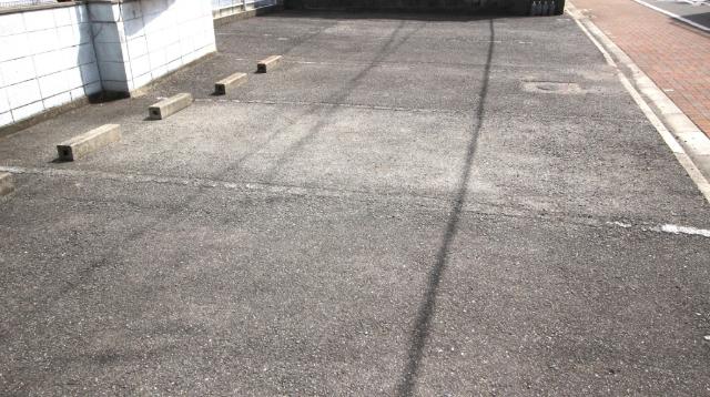 ロイヤルカーサ高瀬 駐車場