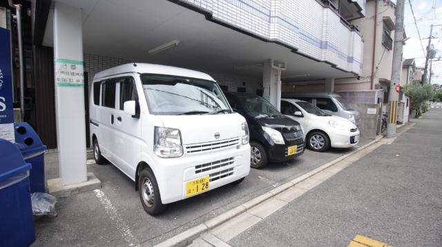 メゾン桃町 駐車場
