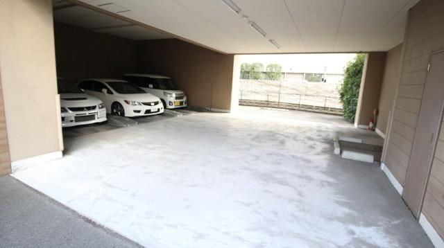 守口市八雲東町マンション 駐車場