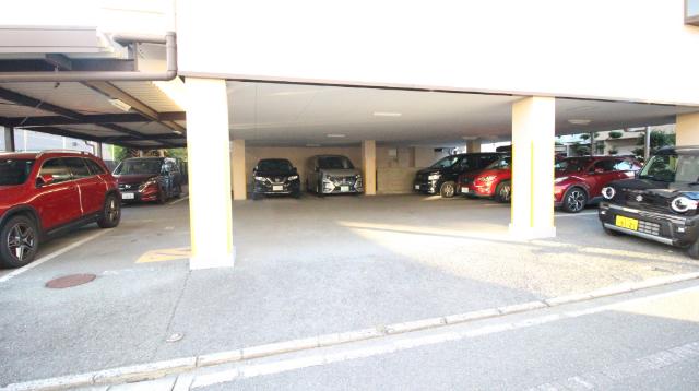 リビエール日向 駐車場