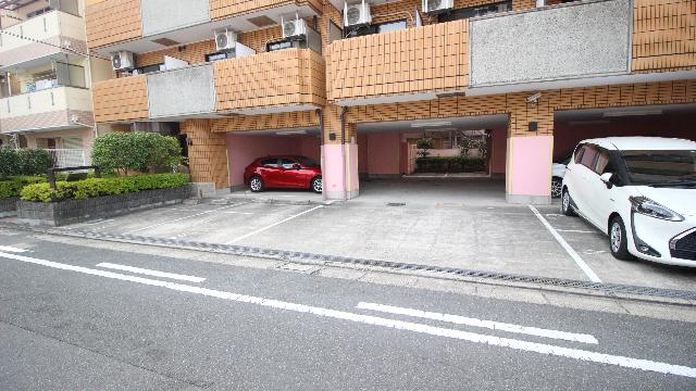トップス祝ハイツ 駐車場