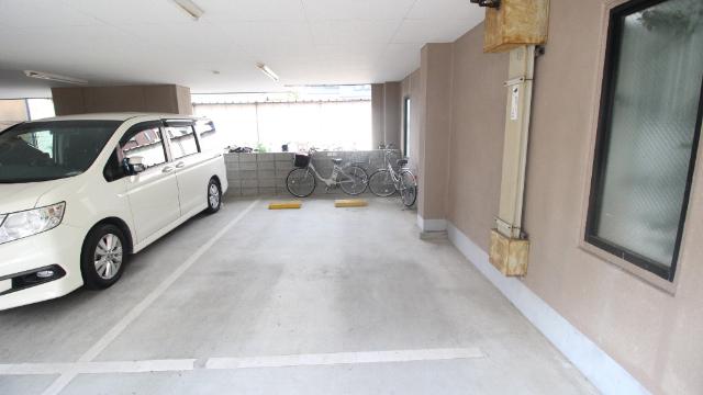 ジーオーシックス 駐車場