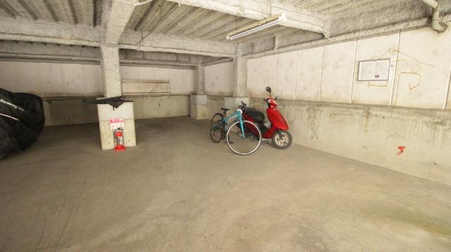 門真市石原町マンション 駐車場
