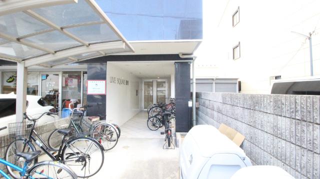 ＬＩＶＥＳＱＵＡＲＥ豊秀 エントランス