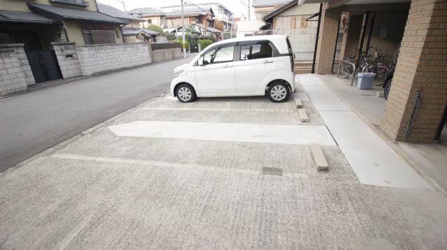 守口ガーデンハウス 駐車場