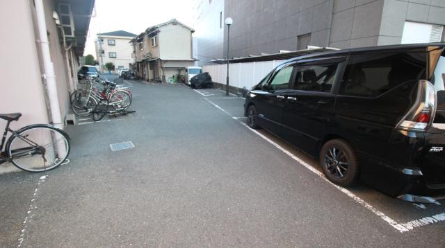 ロジュマン門真 駐車場
