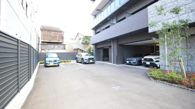 アドバンス北大阪アルタノ 駐車場