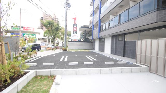 サンフレンドコア（303） 駐車場