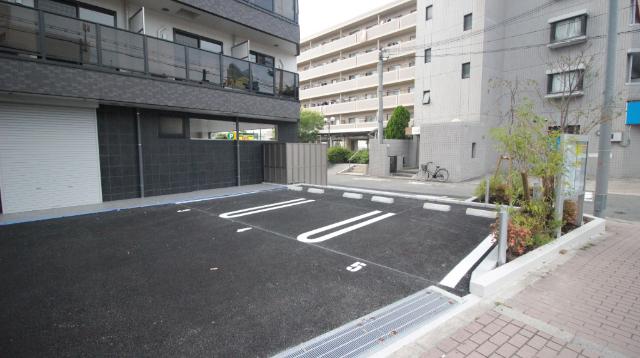 サンフレンドコア（303） 駐車場