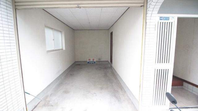 門真市石原町一戸建 駐車場