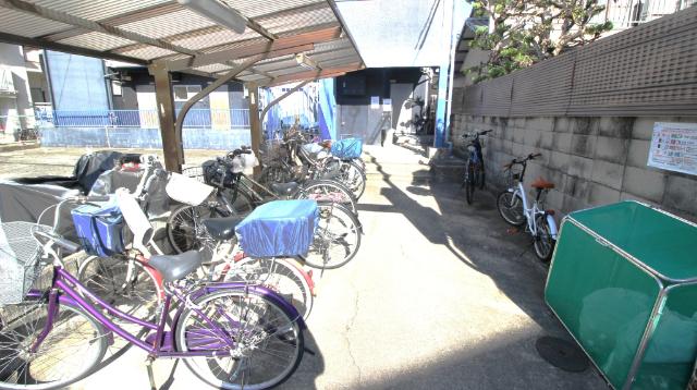 ブルースカイハイツ新森 駐車場