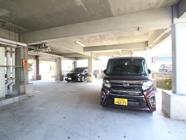 MAYUMIシャロンドビブレ（403） 駐車場