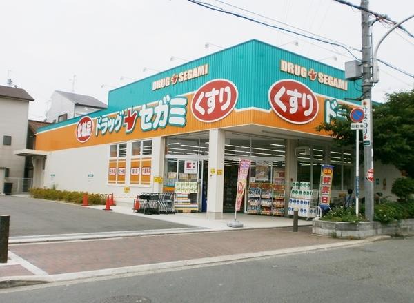 ドラッグセガミ守口藤田店：221m