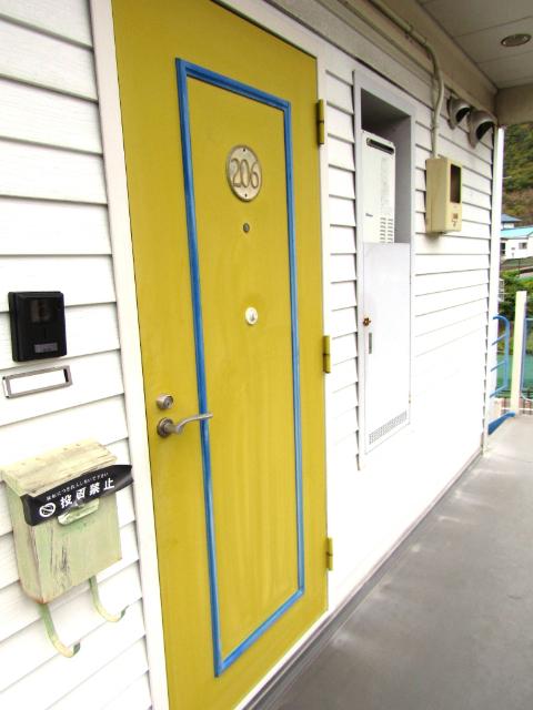 パレス日野（206） 玄関