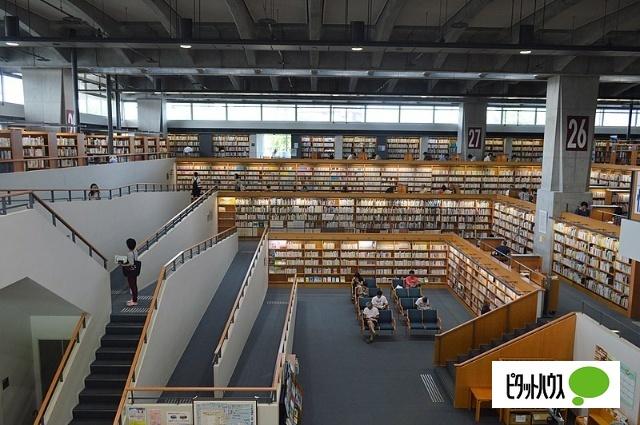 岐阜市立図書館長良図書室：1015m