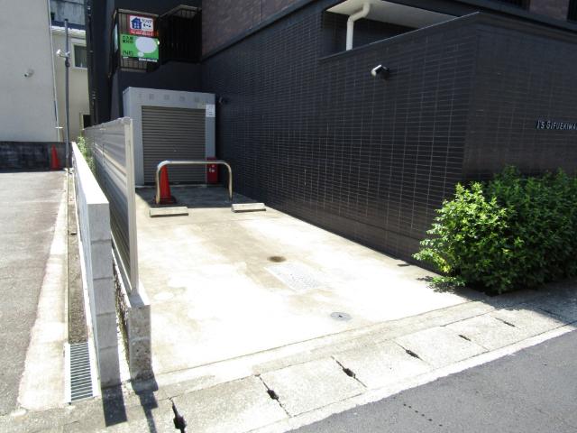 I's GIFUEKIMAE（1階店舗） 駐車場